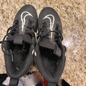 Youth 6.5 football cleats good used condition